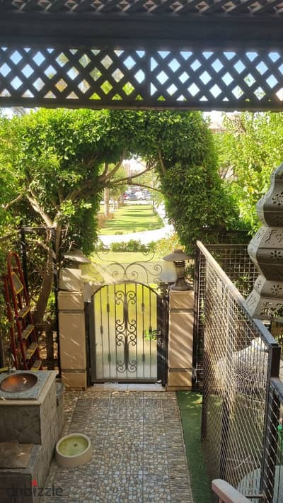 For sale in Al Rehab, for lovers of large areas, ground floor apartment with an area of 235 + garden 65 meters, 3 rooms + nanny room + 3 bathrooms, with a northern facade on a wide untouched garden in the new Phase 5, at a special price, the sale includes the kitchen.