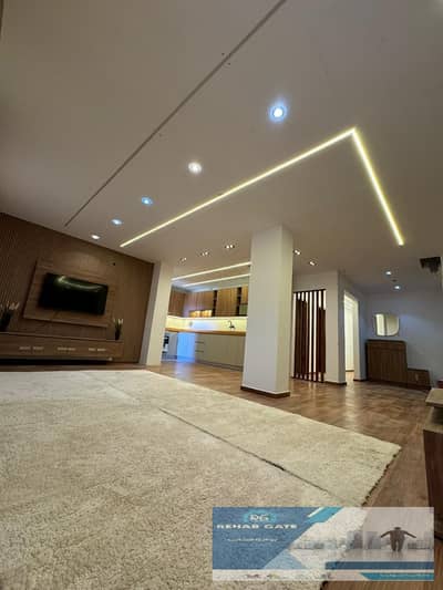 Furnished apartment for rent in Al Rehab City (Phase 2). Located next to the Old Commercial Market and the open-air restaurant area. Area: 160 sqm; fe