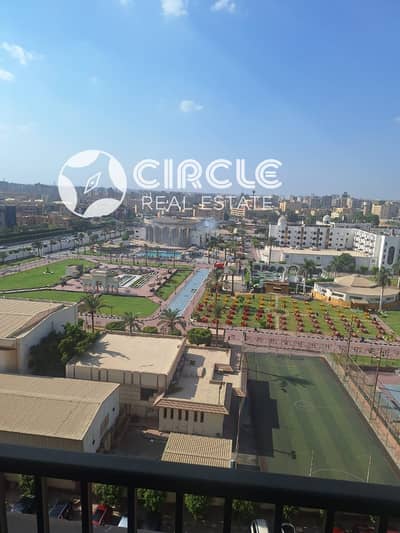 شقة فاخرة بتشطيب كامل 200 متر للبيع بموقع مميز بالعبور بالقرب من مدينة نصر ووسط البلد