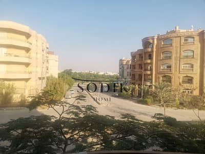 امتلك دوبلكس 300 متر ف الحى التاسع  تانى نمرة من الحزام الاخضر ارضى وبيزمنت بسعر شقه  نص تشطيب