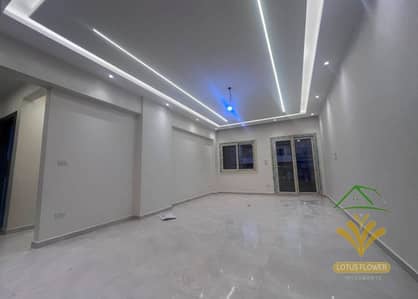 للإيجار تاني نمره من شارع النوادي حي اللوتس الجنوبي