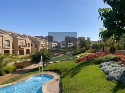 تاون هاوس كورنر بسعر لقطه جاهز للسكن لوكيشن مميز فيو لاندسكيب للبيع في كمبوند جرين سكوير - المستقبل سيتي