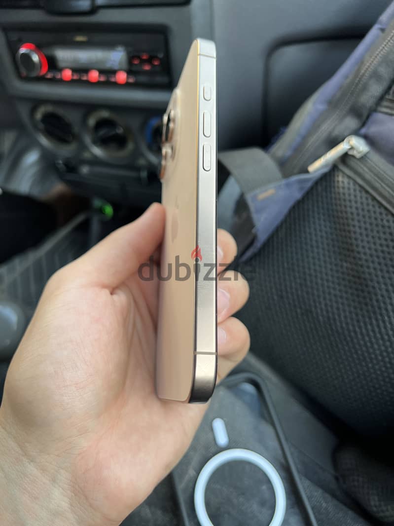 آبل - آيفون 16 برو 4