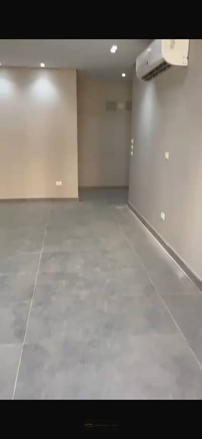سعر استثنائي مش هتلاقيه في كمبوند Village West – شقة 164م أول سكن بالمطبخ والتكيفات بـ35 ألف فقط