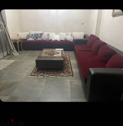 كنبه جلد ف قطيفه بحاله جيده