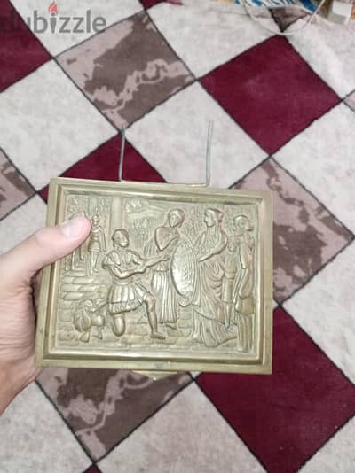 علبه مجوهرات يوجد بها ختم