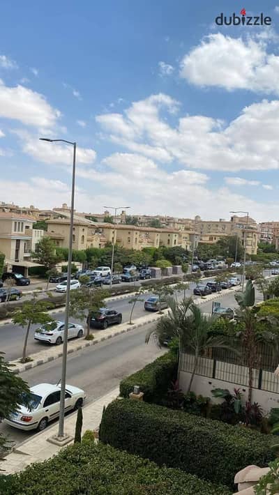 شقه ٢٥٤ م للبيع فى الرحاب المرحله الخامسه الجديده تشطيبات خاصه بالكامل فيو فيلات الهيلز موقع مميز جدًا بالقرب من النادي والمسجد والمدرسة وبوابه ١٩