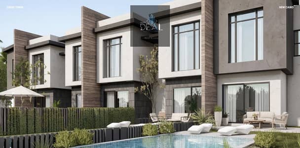 تاون هاوس راقي في التجمع الخامس، بموقع حيوي على طريق السويس، قريب من الرحاب وFamily Park ومطار القاهرة، مع خصم كاش 35%، فرصة مميزة للسكن والاستثمار.