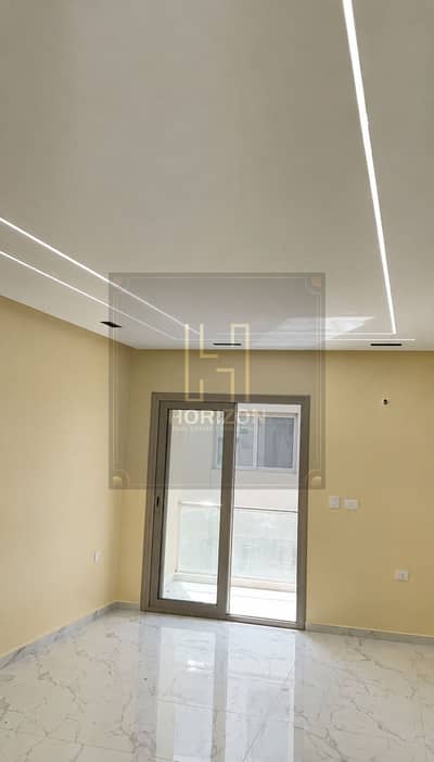 شقه اول سكن 3غرف مطبخ وتكييفات للايجار في كمبوند جاليريا مون فالي apartment rent Galleria Moon Valley