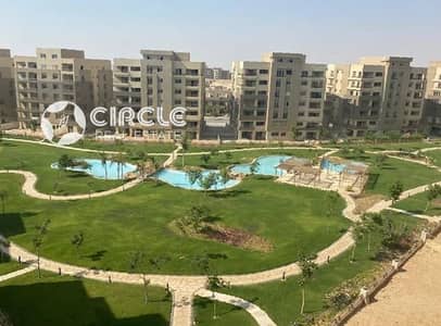 شقة فاخرة بتشطيب كامل بالمطبخ والتكييفات بمساحة 210 متر للبيع في كمبوند ذا سكوير - القاهرة الجديدة