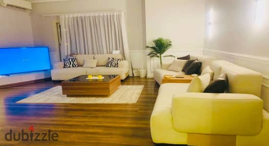 شقة Fully Furnished للايجار في The Village Palm Hills مساحة 145 متر، 2 Bedrooms، Modern Furniture ومطبخ كامل بافضل Price