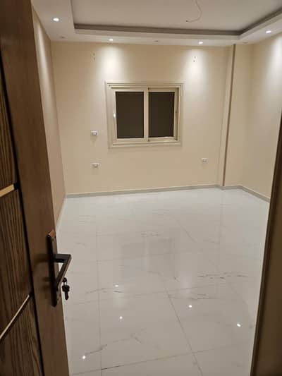 شقة للبيع بالحي 8 بالشيخ زايد واجهة بحري بمطبخ امريكان و تشطيب سوبر لوكس بلوكيشن وفيو رائع Apartment for sale in District 8, Sheikh Zayed. و مميز