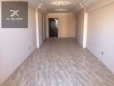 شقه للبيع في شارع النبوي المهندس_ امام مستشفي الصدر مباشره_ المندرة قبلي \ كود الوحده : AA01057