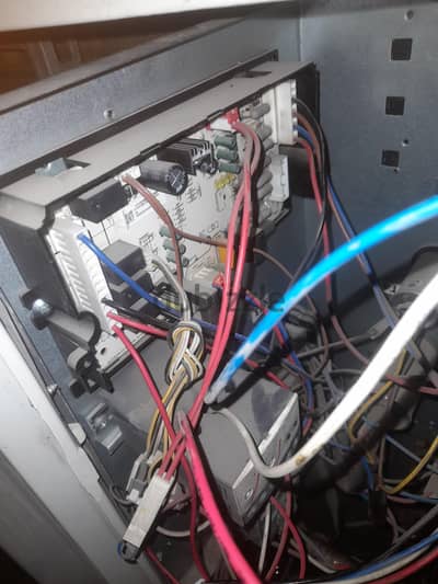 فني تكيف لجميع انواع التكيفات الاسبليتات و المركزي ال dx power, carri