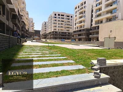 شقة جاهزة للسكن و الاستثمار وبخصم 30% واستلام قريب في قلب ال R7 بالعاصمة الاداريه دقائق من القصر الرئاسي