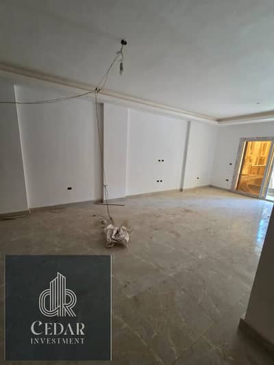 Apartment for rent Ground floor with garden 170 m super lux corner first residence steps from Wahat Road Hay Al-Fayrouz 6 October