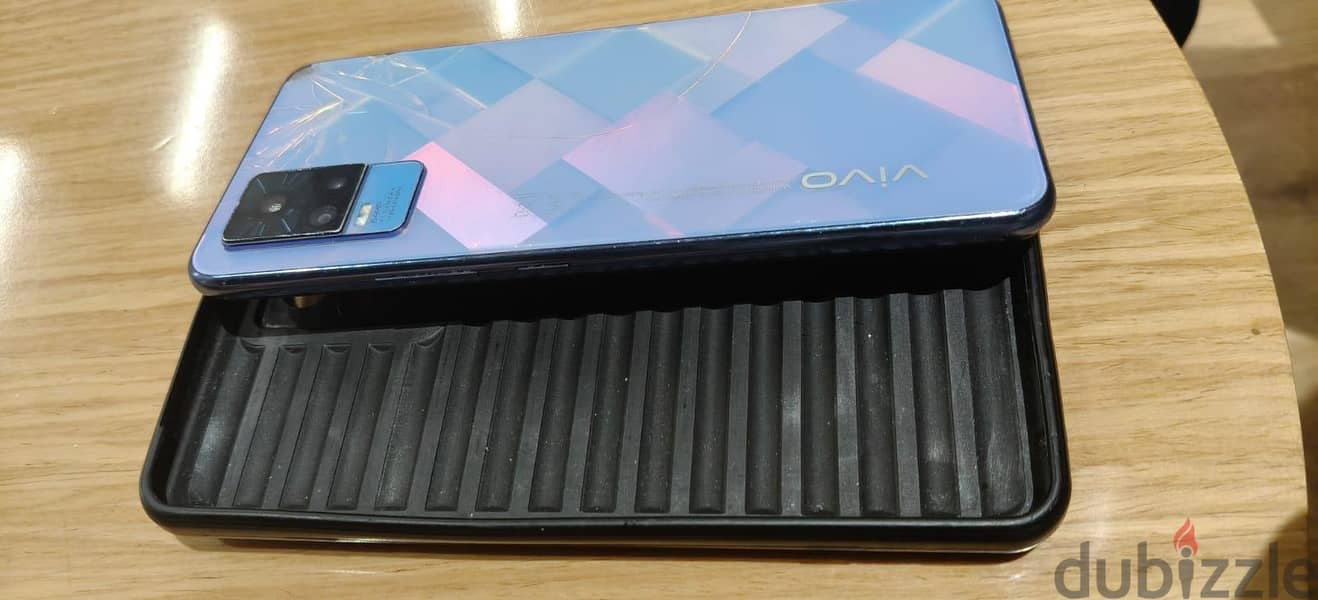 Vivo V21 1
