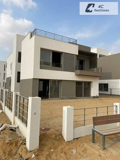 Villa Type E3 ready to move 522 m 4 master bedrooms prime location on the club for sale in Palm Hills New Cairo Fifth Settlement New Cairo