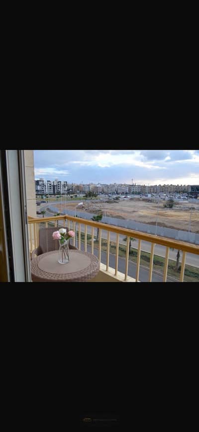 شقة للبيع مفروشة جاهزة للسكن + تشطيب سوبر لوكس + 2 بلكونة، بسعر مميز في الحي المستقبل – الشيخ زايد
