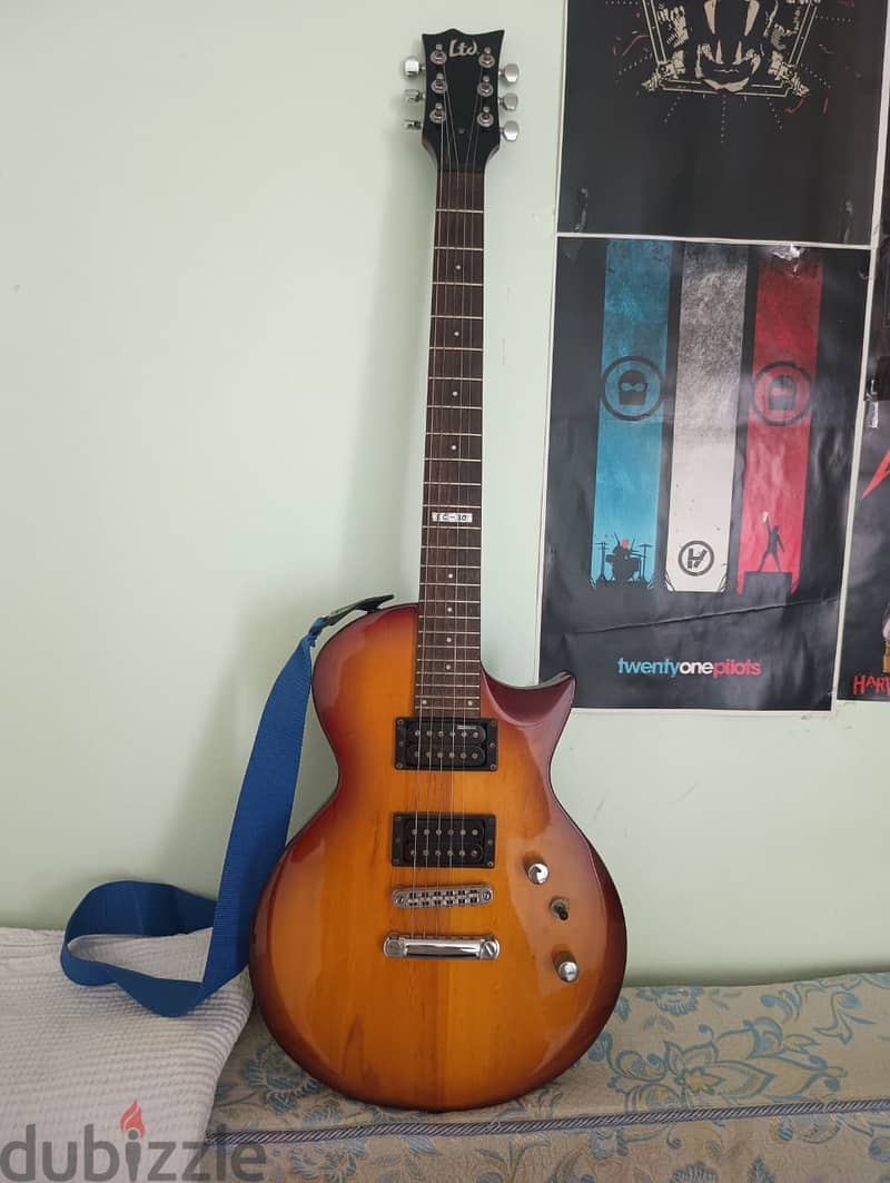 ESP LTD EC-10 Electric Guitar - With Soft Case, Capo and Cable 4