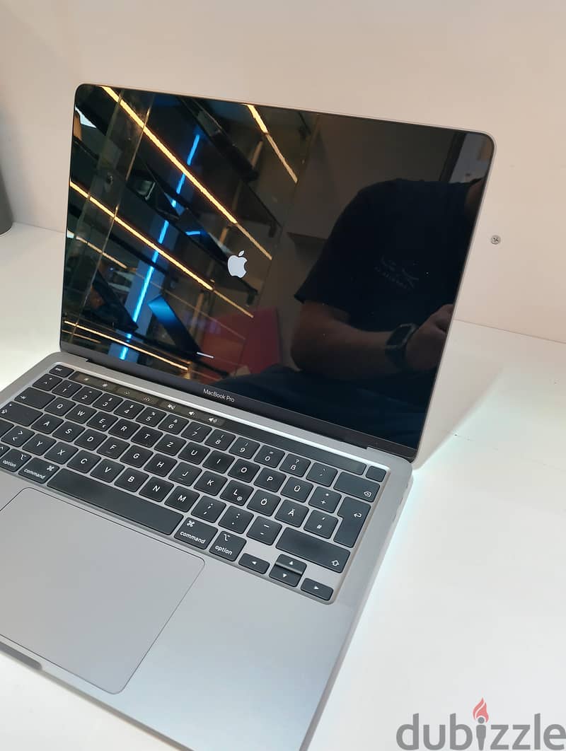 Mac Book pro i7 1