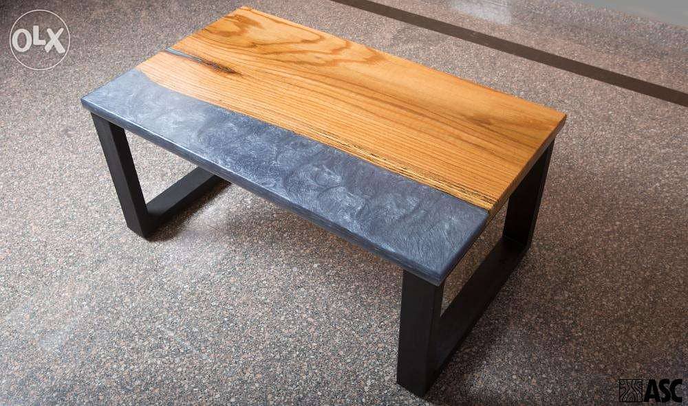 طاولة Coffee Table من الخشب الأرو الامريكي ونهر الايبوكسي الرمادي 1