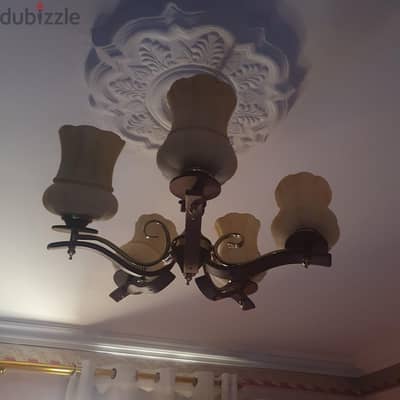 ٤ نجفة بحالة جيدة جدا جدا ١٠٠٠ جنية نهائي