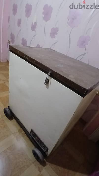​ديب فريزر صندوق أفقي شغال وتبريد ممتاز