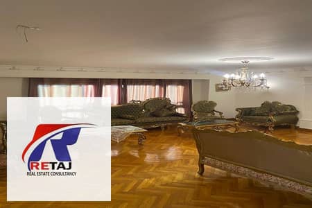 Apartment for sale in a prime location overlooking the Golden Square garden between Abbas and Makram                                              .