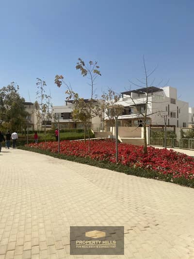 استلم توين هاوس متشطب  بسعر لقطة في UP VILLE  في التوسعات الشرقية امام بالم هيلز