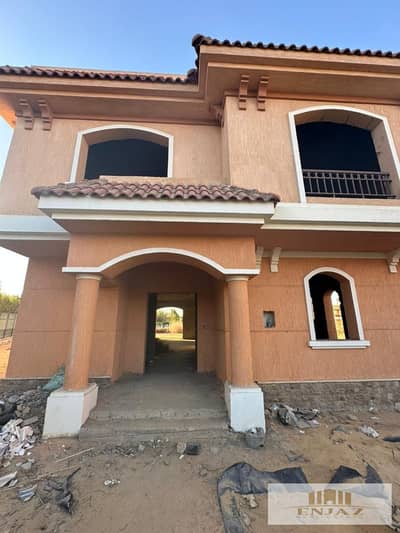 -- Standalone villa for sale in Madinaty, Phase 5, 4 bedrooms, immediate occupancy, with a large land area (1050 sq m)