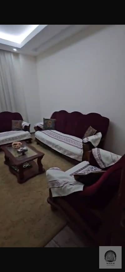 Furnished apartment for rent in Gardenia Heights 1, Fifth Settlement, ground floor, 160 sq m, 3 bedrooms and 2 bathrooms, super deluxe furnishings, fi