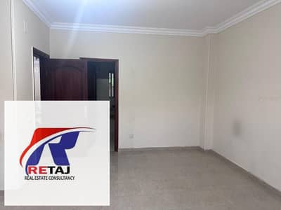 شقة للإيجار بالمطبخ بفيلات النرجس | 250 متر