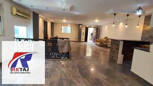 Duplex for rent, a great deal, with a kitchen and 4 air conditioners, with a swimming pool. Suitable for residential or commercial use. Located in Al