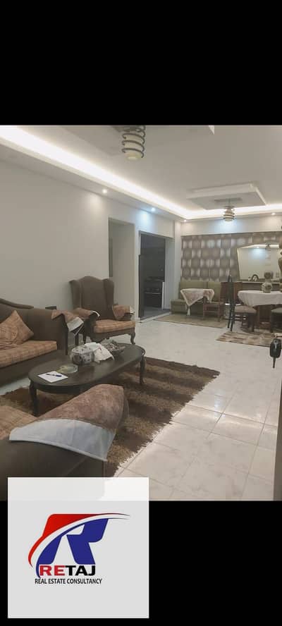 شقه للايجار المفروش 130 متر علي التسعين الجنوبي بجوار الجامعه الامريكيه