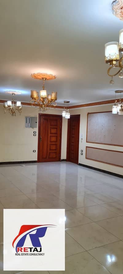 شقة 200 للإيجار السكني برج حديث في أرقى مواقع مدينة نصر بشارع مصطفي النحاس الرئيسي قرب مكرم عبيد
