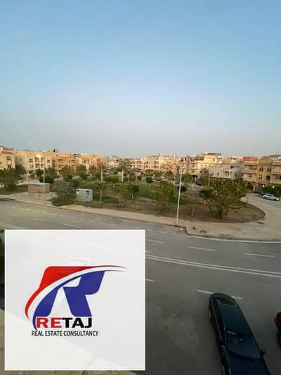 Apartment for sale with immediate occupancy in New Cairo, Fifth Settlement, in Al Narges Villas. The apartment is 220 square meters, built in 2021, wi