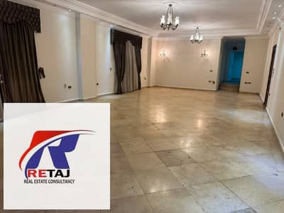 شقة دور كامل دهانات جديدة بالكامل للإيجار لقطة بمساحة واسعة جدا بالمطبخ والتكييفات والسخانات والنجف والستائر علي محور السادات الرئيسى لوكيشن مميز فيلا