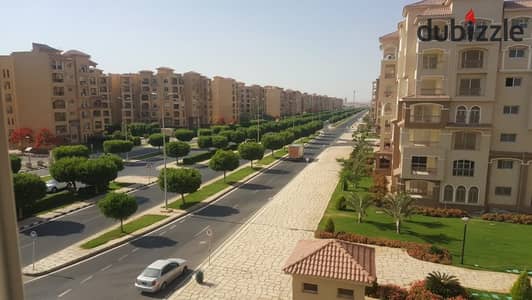 Apartment for sale in Madinaty, 320 meters, B2, open view of the club, typical floor, steps away from services and the club.
