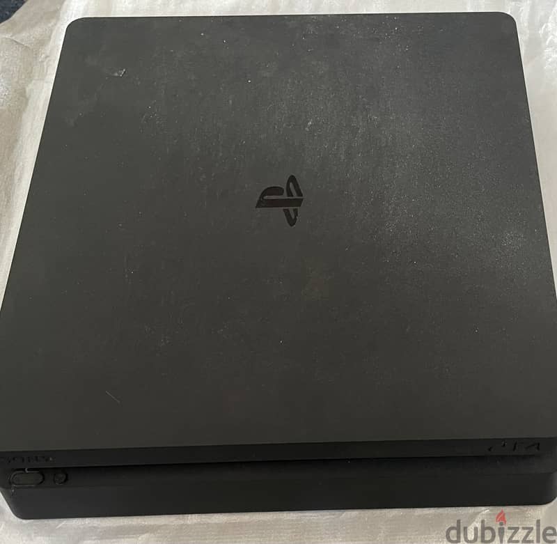 Ps4 console slim 3