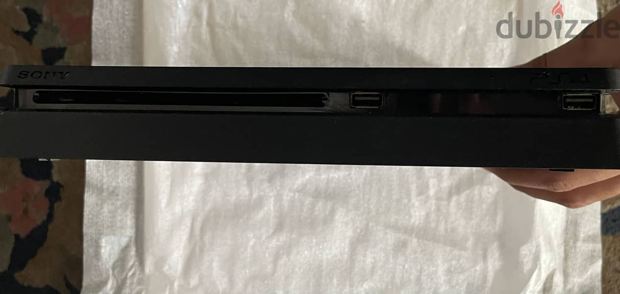 Ps4 console slim 4