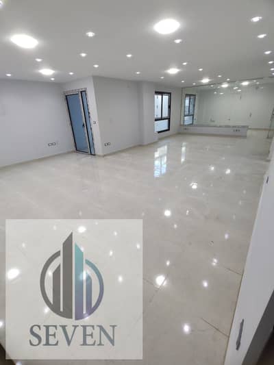 Administrative office for rent, 135 m², Rehana Plaza Al-Morshedy building, prime location in Zahraa Al-Maadi.