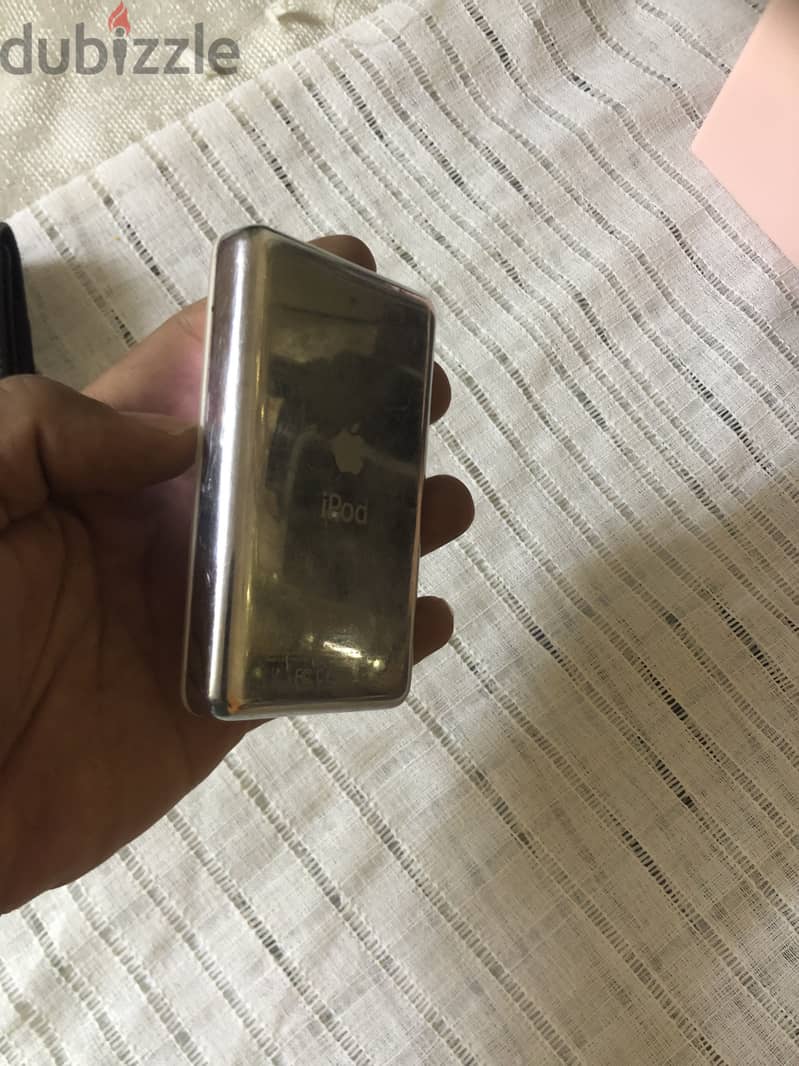 Apple iPod classic 60G 5th  gen Excellent condition 2