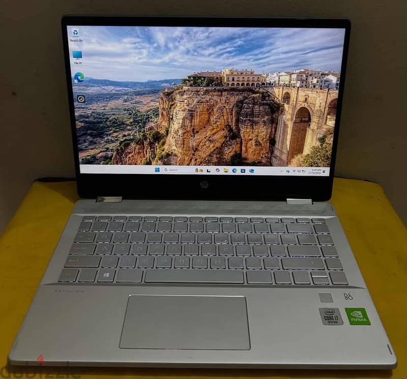 Hp pavilion xx360 touch core i7 like new 3
