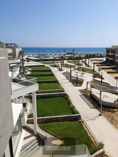 استلم شاليه بتشطيب فندقى فى حضن البحر بسعر لقطه في الساحل الشمالي  Glee North Coast بإدارة Hilton