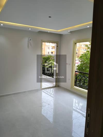 A great deal on an apartment for sale in Phase 3B, measuring 143 square meters, with a super deluxe finish, in Elkhmayel Compound, Sheikh Zayed.