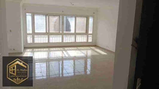Apartment law in Madinaty 200 meters 4 rooms