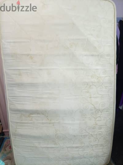 عدد 2 مرتبه سافنج مستعملة  طول 2متر / عرض 120 / ارتفاع 15