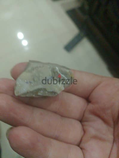حجر عقيق لامع وفاخر
