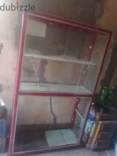 للبيع بترين زجاج